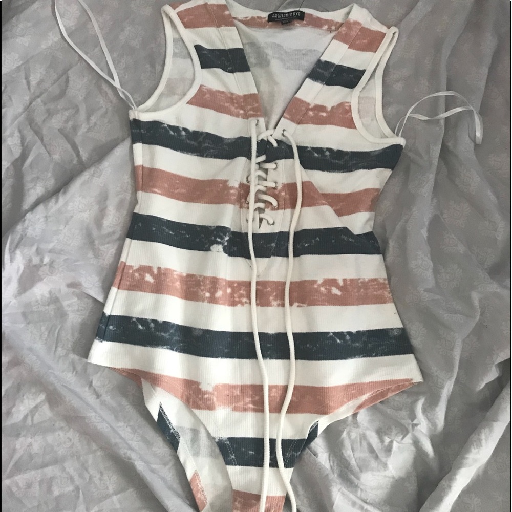 ON HOLD— —FASHION NOVA STRIPED BODYSUIT